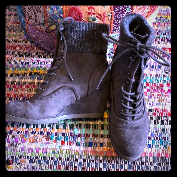 Boots - Picture 1 of 4